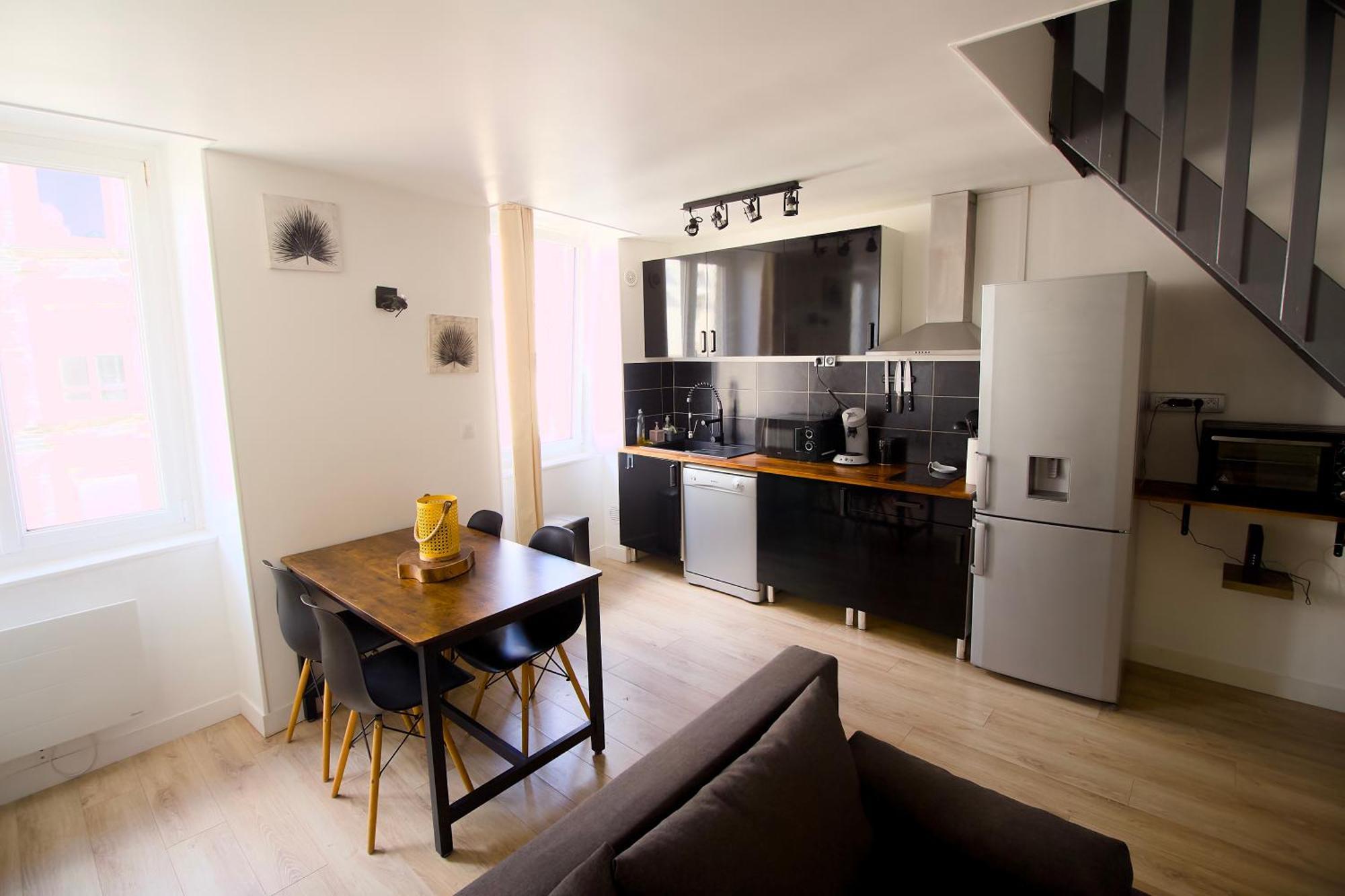 Triplex Lumineux A Cherbourg, Hyper Centre, 2 Pas Du Port & Vie Nocturne, Intendance Luxury Host Extérieur photo